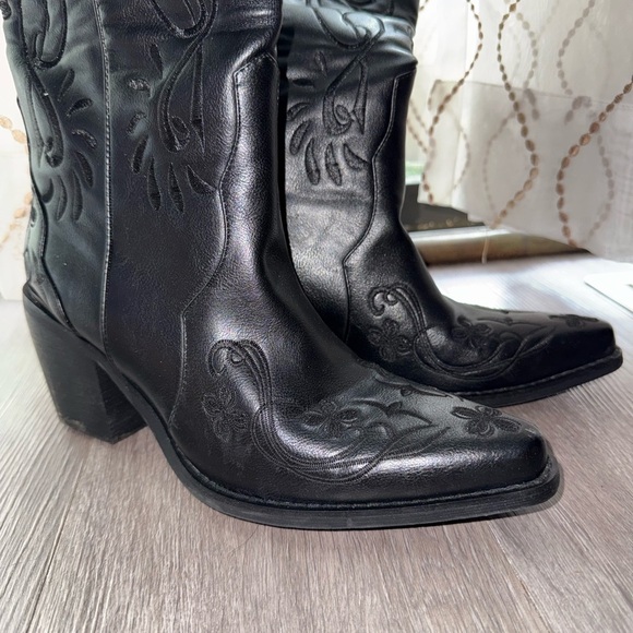 Concert 🎶 Ready Cowboy Black Embroidered Women's Boots - Picture 3 of 6